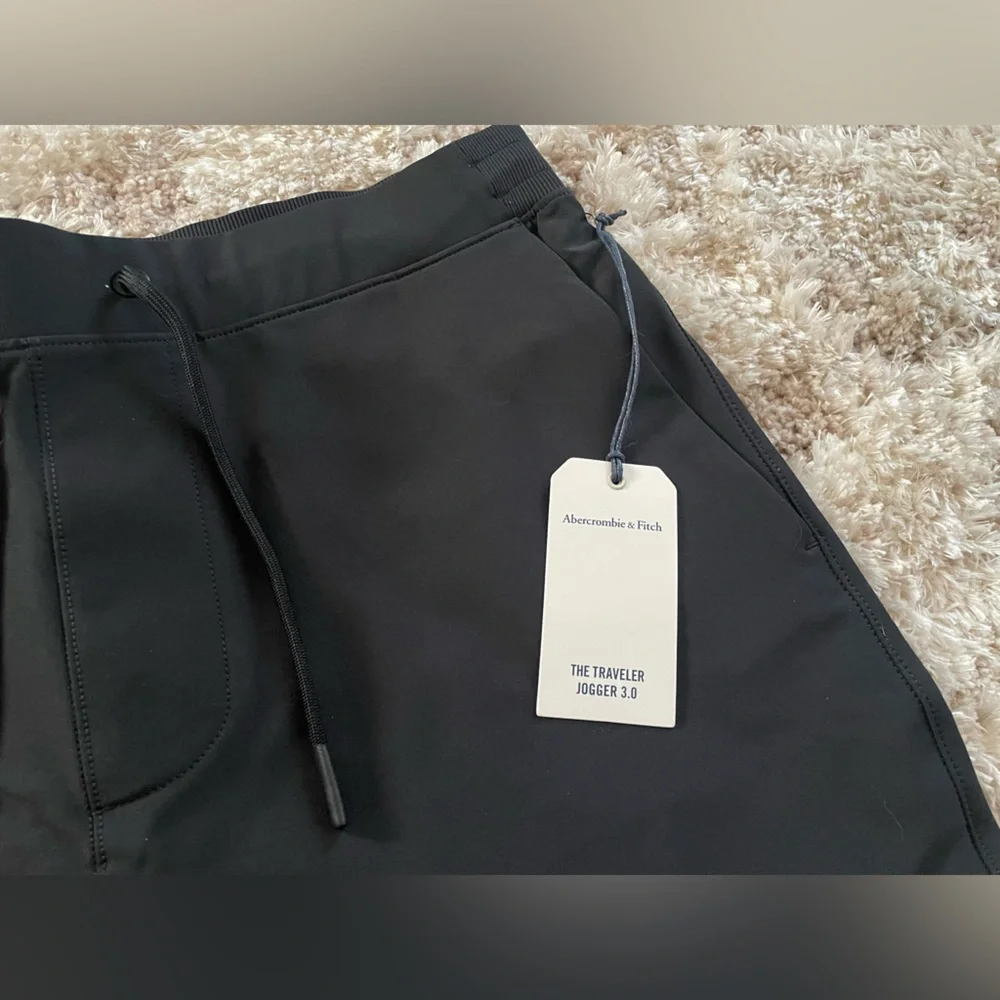 NWT Abercrombie Men's A&F Travel Jogger Black Pants Size Large